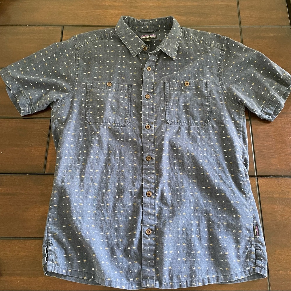 Patagonia short sleeve button up - Men’s M